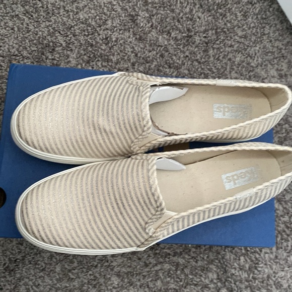 KEDS Triple Decker slide on sneaker in Size 7.5 M. NWT. Metallic Silver & Cream - Picture 1 of 6